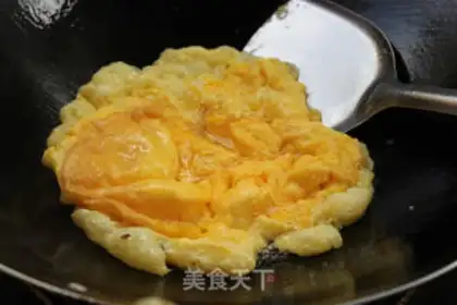 Make Scrambled eggs step 3