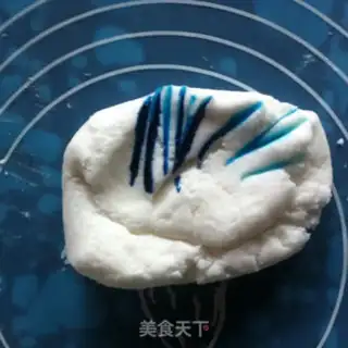 Make The smurf rolls the sugar cake step 0
