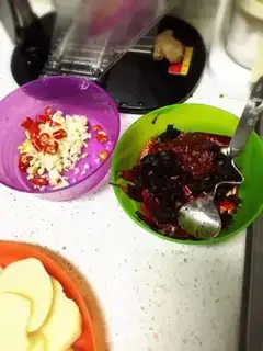 Make Potato chips with chicken wings step 1