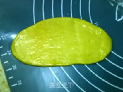 Make Gold pumpkin roll step 8