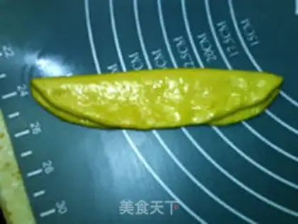Make Gold pumpkin roll step 9