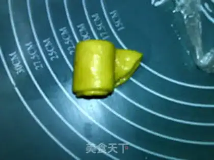Make Gold pumpkin roll step 10
