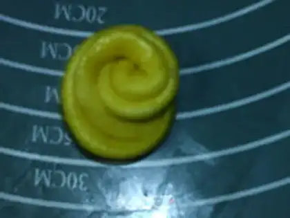 Make Gold pumpkin roll step 11