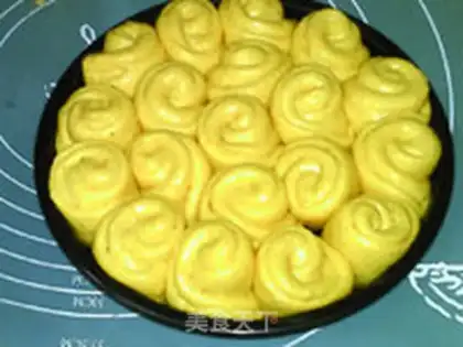 Make Gold pumpkin roll step 13