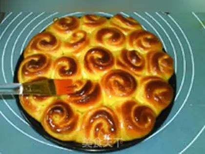 Make Gold pumpkin roll step 15