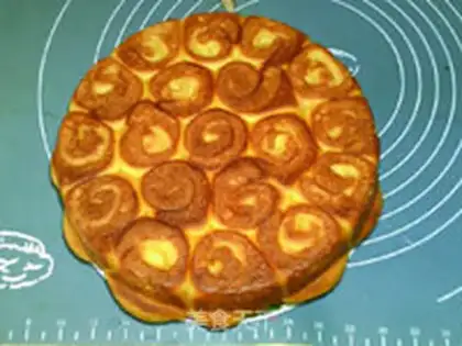 Make Gold pumpkin roll step 17