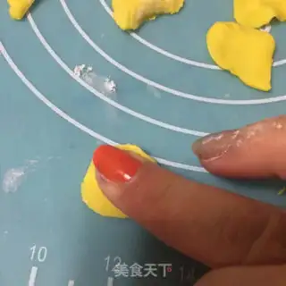 Make The candy rose cake step 2