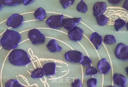 Make The candy rose cake step 6
