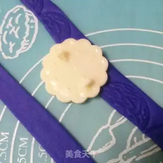 Make The candy rose cake step 8