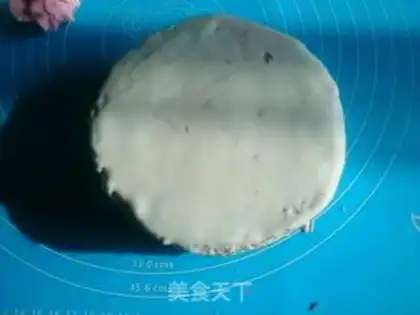 Make Butterfly rolls sugar cake step 2
