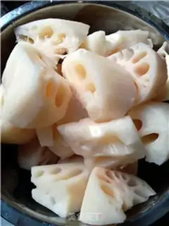 Make Peanut Lotus Pork Foot step 1