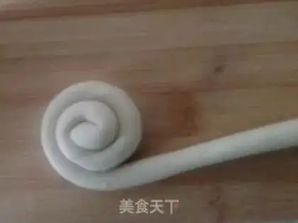 Make Milk snail rolls step 4