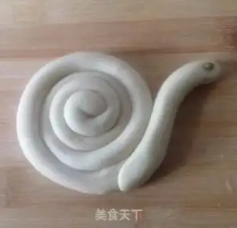 Make Milk snail rolls step 5