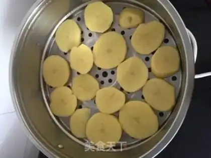 Make Potato sushi step 1