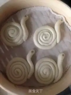 Make Milk snail rolls step 6