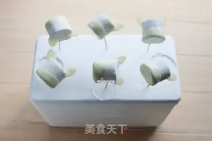 Make Cow marshmallows step 1