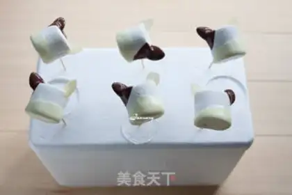 Make Cow marshmallows step 2