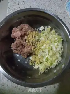Make Onion meatball spinach soup step 0