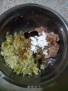 Make Onion meatball spinach soup step 1