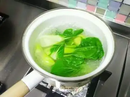 Make Krabsball soup step 1
