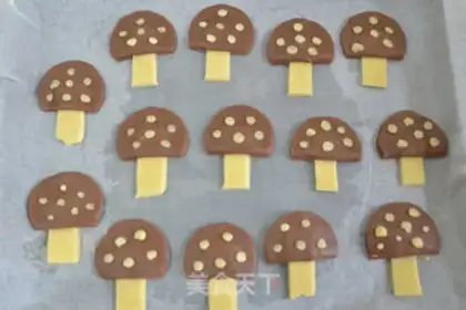 Make Thanks for the mushroom cookies step 6