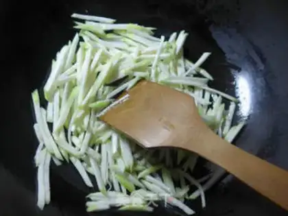 Make Squeeze the vegetables and make them dry step 3