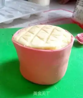 Make Kitty rolls the sugar cake step 7