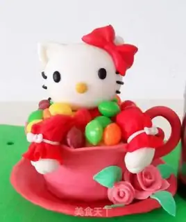 Make Kitty rolls the sugar cake step 8