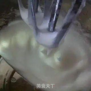 Make Frozen candy cake step 1