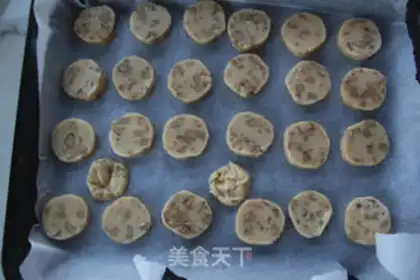 Make Red sugar walnut cookies step 7