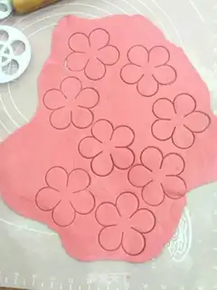 Make Rolling sugar cake step 4