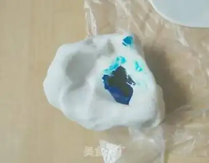 Make Rolling sugar baby shoes step 2