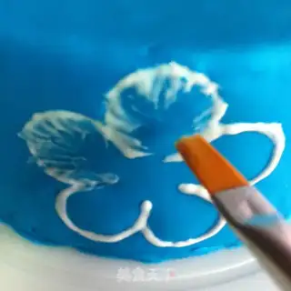Make Frozen candy cake step 10