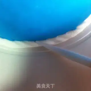Make Frozen candy cake step 11