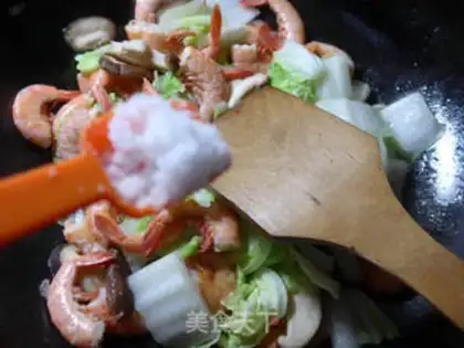 Make Fry mushroom cabbage and shrimp step 5
