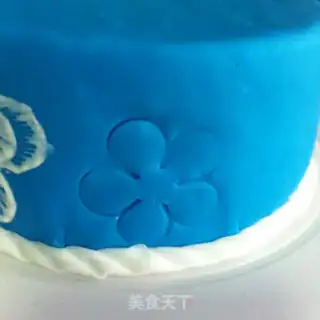 Make Frozen candy cake step 15