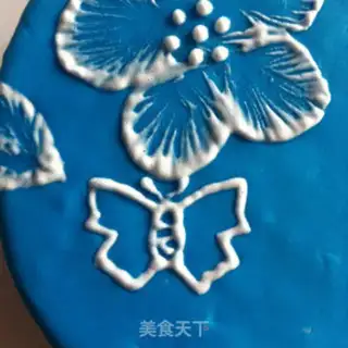 Make Frozen candy cake step 17