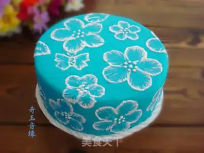 Make Frozen candy cake step 19