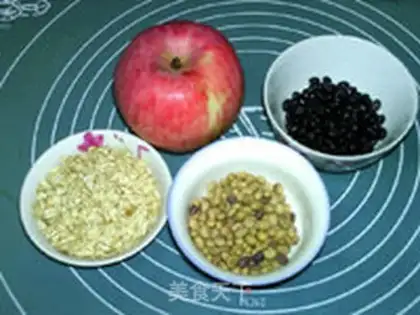 Make oatmeal apple black soy sauce step 0