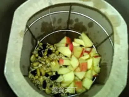 Make oatmeal apple black soy sauce step 5
