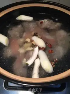 Make Clean up the pig hoof step 3