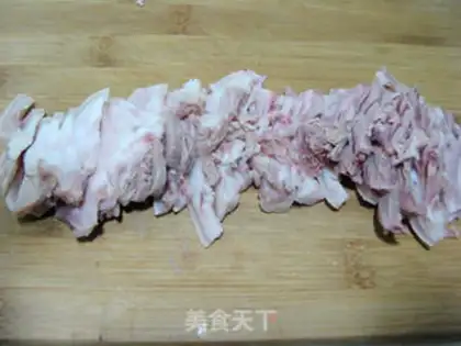 Make Onion and lamb noodles step 1