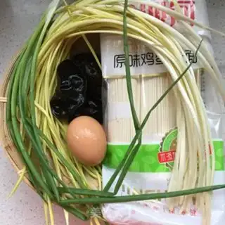 Make The yellow egg noodles step 0