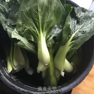 Make Twin mushrooms and green vegetables step 0