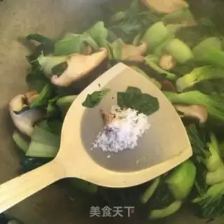 Make Twin mushrooms and green vegetables step 3