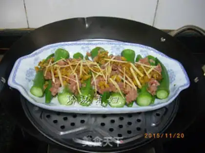 Make Meat-smoking acorns step 4