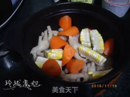 Make Chicken foot corn carrot soup step 2