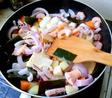 Make Seafood curry step 3