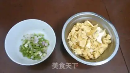 Make Onion sausage egg rice step 6