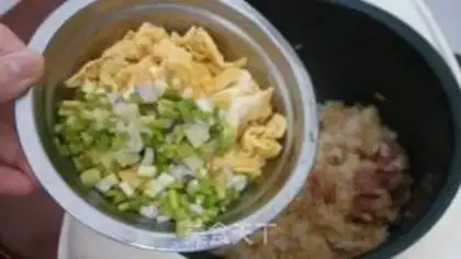 Make Onion sausage egg rice step 9